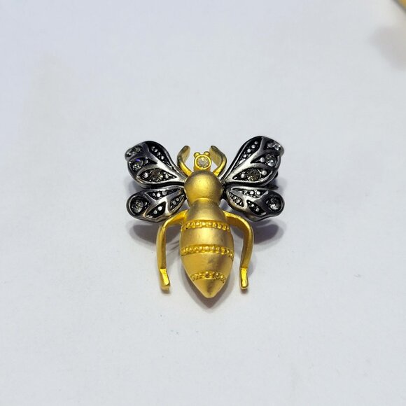 Vintage Joan Rivers Imperial Treasures The Lost Bee Pin Inside Egg - Picture 9 of 9